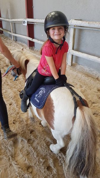 Elle Se Fait Defoncer Par Un Poney v - Cours à poney
